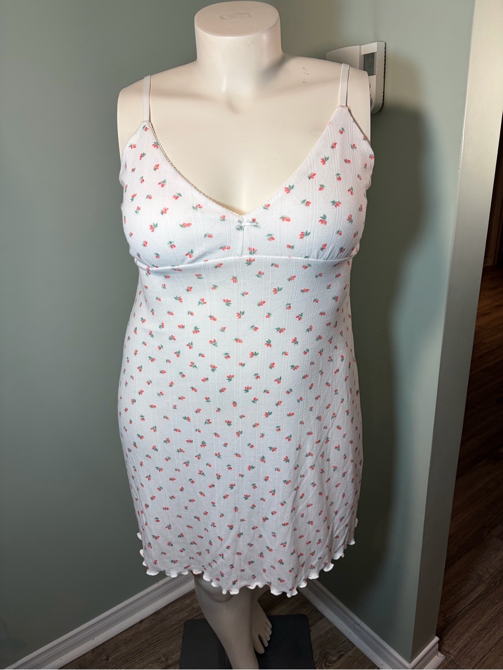 276. La Vie en Rose Nightgown Women's White Pink Floral Ribbed Slip Dress